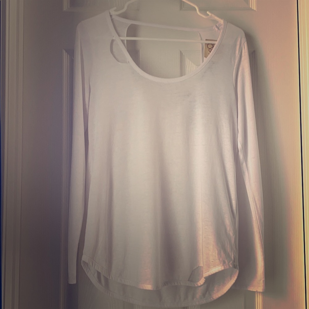 New! Chaser brand distressed long sleeve top. Med.